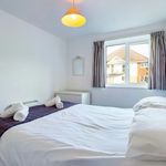 Rent 2 bedroom flat in Swansea