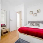 Rent a room of 200 m² in madrid