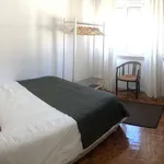 Rent a room of 80 m² in lisbon