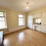 Rent 3 bedroom house in Salford