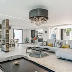 Rent 5 bedroom house of 320 m² in Marbella