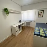 Rent 5 bedroom apartment in Madrid