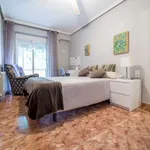 Rent a room of 110 m² in valencia