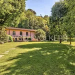 Rent 5 bedroom house of 388 m² in Alserio