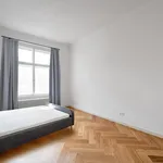 Pronajměte si 3 ložnic/e byt o rozloze 97 m² v Prague