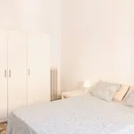 Rent a room of 220 m² in madrid