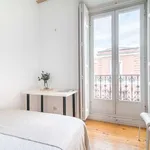 Rent a room of 180 m² in madrid