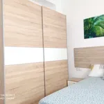 Rent a room of 95 m² in valencia