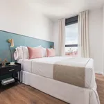 Rent 4 bedroom apartment of 92 m² in Madrid