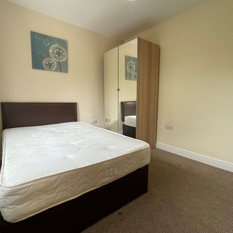 Room to rent in Grove Mount, South Kirkby, Pontefract WF9