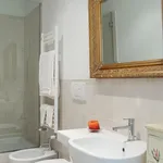 Rent 1 bedroom apartment of 60 m² in Florence