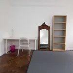 Rent a room of 100 m² in lisbon