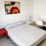 Rent a room of 85 m² in valencia