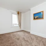 Rent 3 bedroom apartment in Yorkshire And The Humber