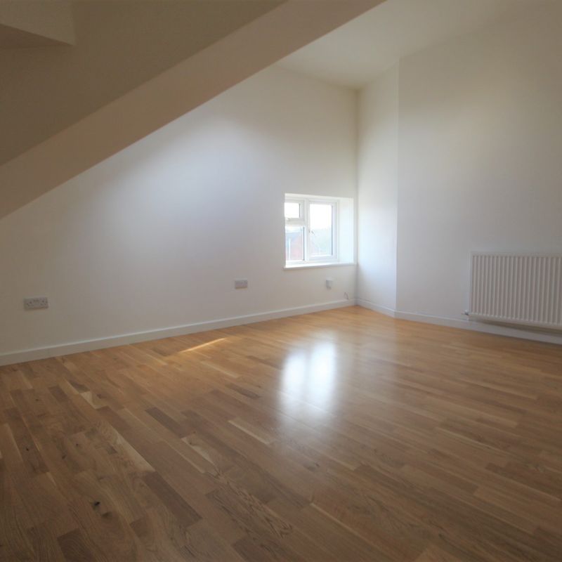Must See 2 Bedroom Apartment In Caterham CR3