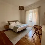 Rent 4 bedroom apartment of 190 m² in lisbon