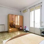 Rent a room of 280 m² in barcelona