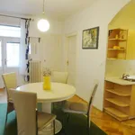 Pronajměte si 4 ložnic/e byt o rozloze 97 m² v Prague