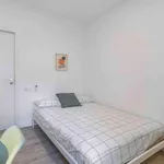 Rent 4 bedroom apartment in Valencia