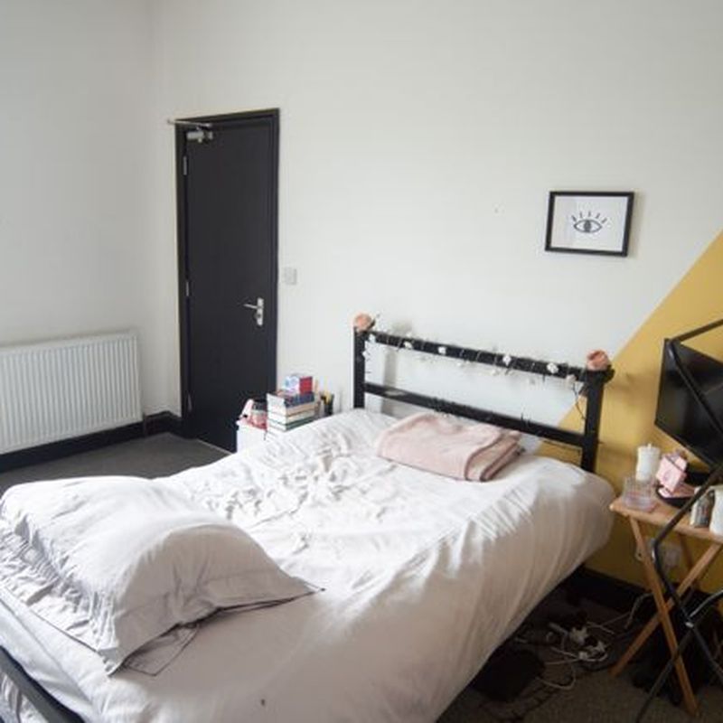 Room to rent in Brook Street, Huddersfield, West Yorkshire HD5