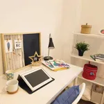 Rent a room of 90 m² in valencia