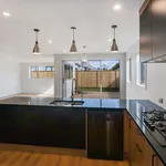 Rent 6 bedroom house in Karaka