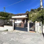 Rent 7 bedroom house of 310 m² in Gimigliano