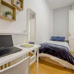 Rent a room of 200 m² in madrid