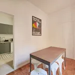 Rent a room of 100 m² in lisbon