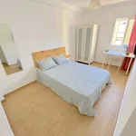 Rent a room of 70 m² in Sevilla