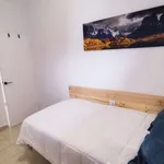 Rent a room of 100 m² in granada