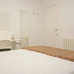 Rent a room of 245 m² in madrid