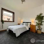 Rent 3 bedroom flat in Aberdeen