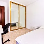 Rent a room of 85 m² in Sevilla