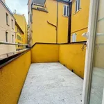 Affitto 6 camera appartamento di 180 m² in Bologna