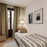 Rent 4 bedroom apartment of 57 m² in Barcelona