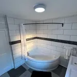 Rent 4 bedroom flat in East Midlands