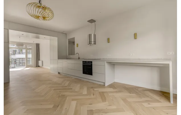 Huur 4 slaapkamer appartement van 123 m² in Apollobuurt