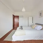 Rent a room in Almada