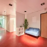 Rent a room of 399 m² in Lisboa