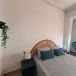 Rent a room of 110 m² in valencia