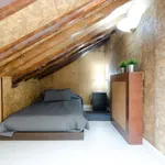 Rent a room of 122 m² in Madrid