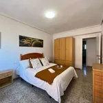 Rent a room of 130 m² in valencia