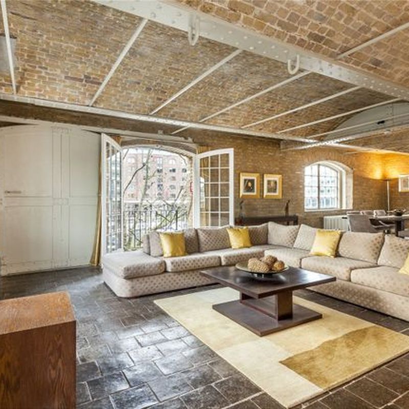 Flat to rent in Ivory House, East Smithfield E1W