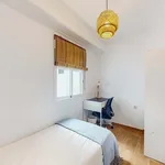 Rent a room of 100 m² in Valencia