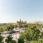 Rent 8 bedroom apartment of 80 m² in Barcelona