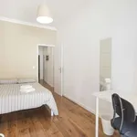 Rent a room of 100 m² in lisbon