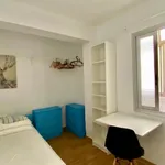 Rent 4 bedroom apartment in Valencia