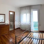 Rent 5 bedroom apartment of 100 m² in Venice