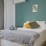 Rent a room of 300 m² in madrid